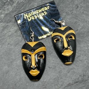 #214 NWT Women’s Vintage artisan wood paint novelty earrings mask Africa face